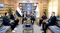 رئيس جامعة المنصورة يبحث مع الوزير المفوض بجامعة الدول العربية التعاون في قضايا المياه والمناخ 