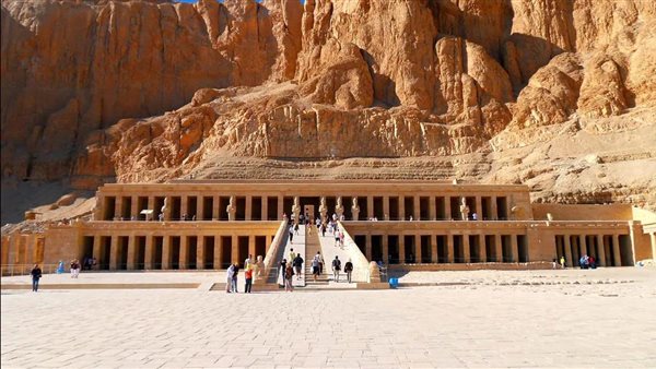 تنفيذ مشروع ترميم وتطوير معابد الأقصر والكرنك بالبر الشرقي وحتشبسوت وستي الأول بالبر الغربي في الأقصر 