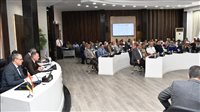 محافظ أسوان يوجّه بتكثيف الرقابة على الأسواق ومحطات الوقود لمنع الاحتكار والتلاعب بالأسعار 