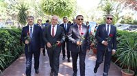 بالورد وابتسامة.. محافظ القليوبية وسفير أذربيجان يتفقدان مدرسة الصداقة المصرية الأذربيجانية بمدينة العبور 